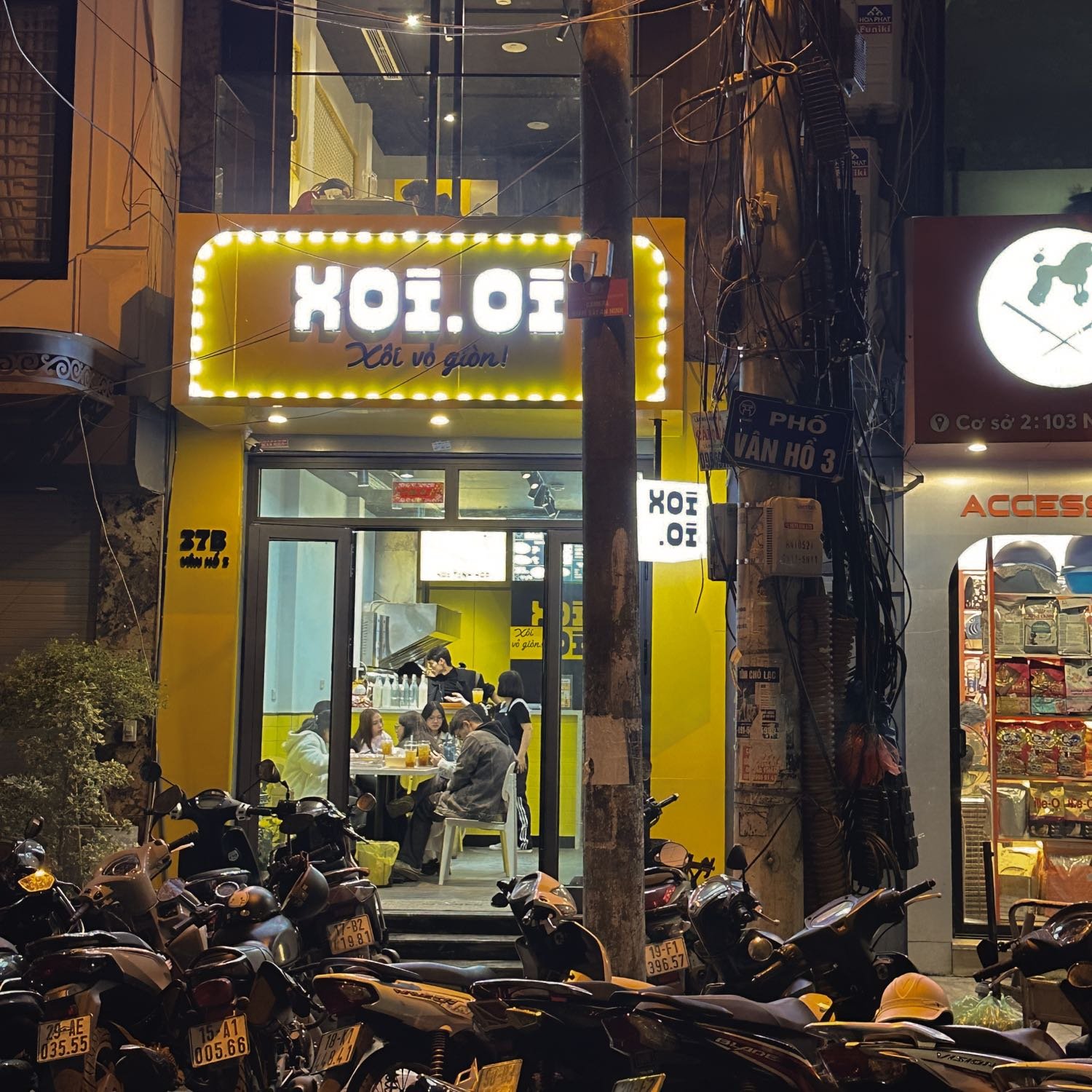 Mặt tiền XOI.OI buổi tối